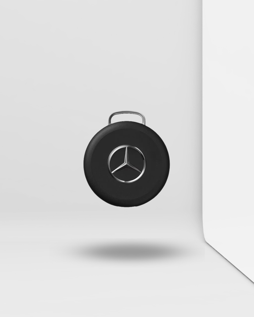 Mercedes-Benz, Chipolo loop tracking tag